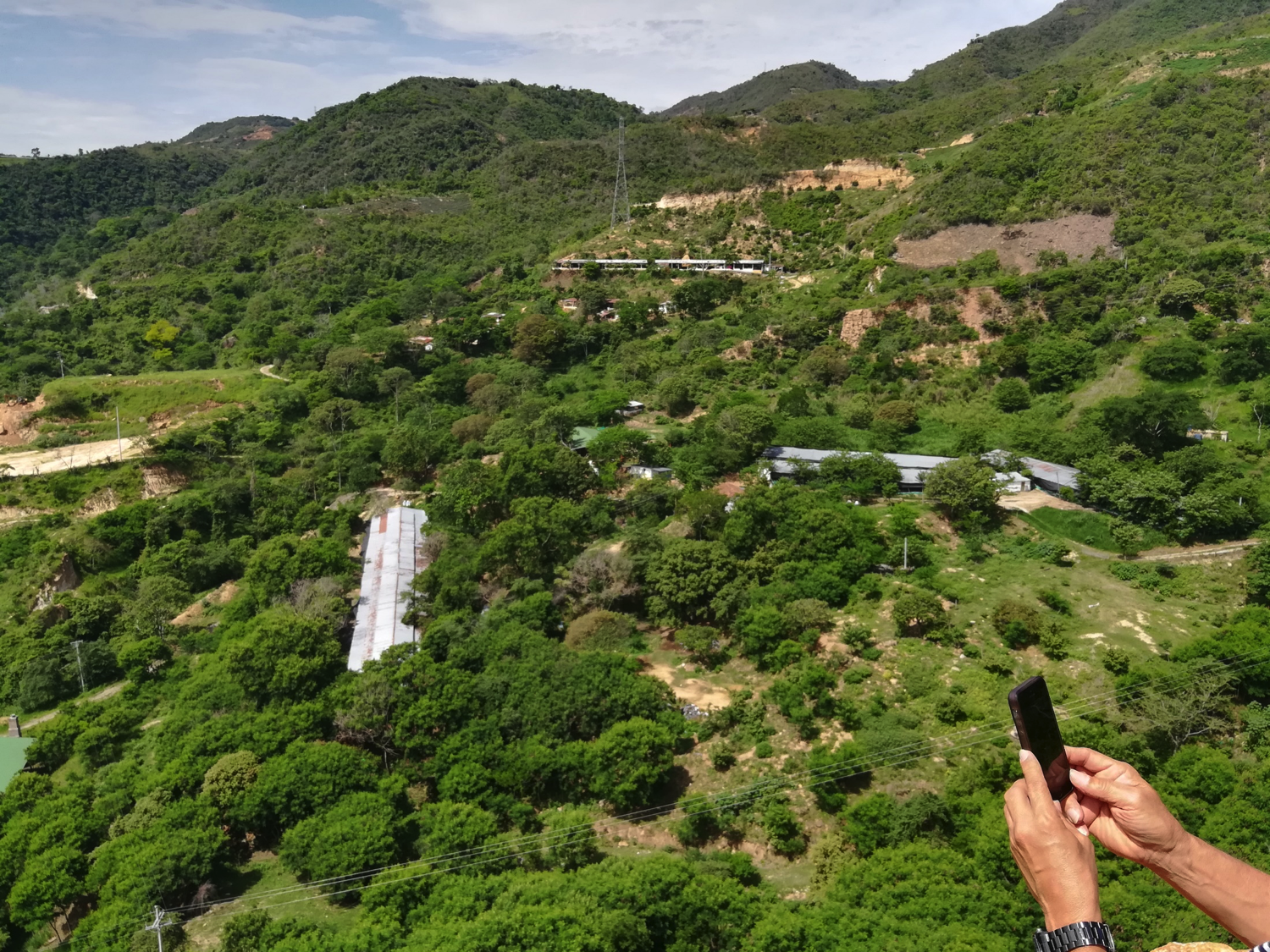 SE OBSERVAN LAS 6 HECTARAS DE TERRENO CON QUE CUENTAN PARA LA GENERACION DE LOS 5 MW.